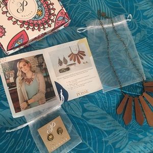 NWT Plunder wooden necklace and tiger studs